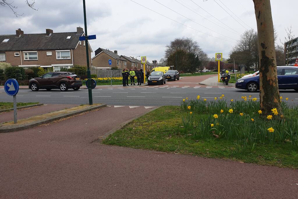 Automobilist ziet scootmobiel over het hoofd