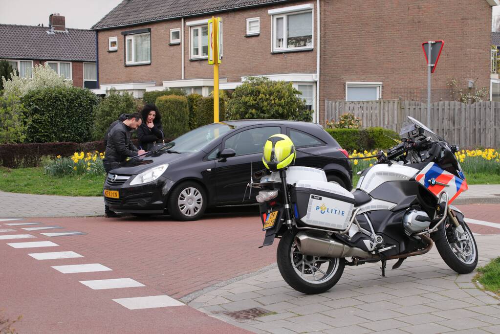 Automobilist ziet scootmobiel over het hoofd