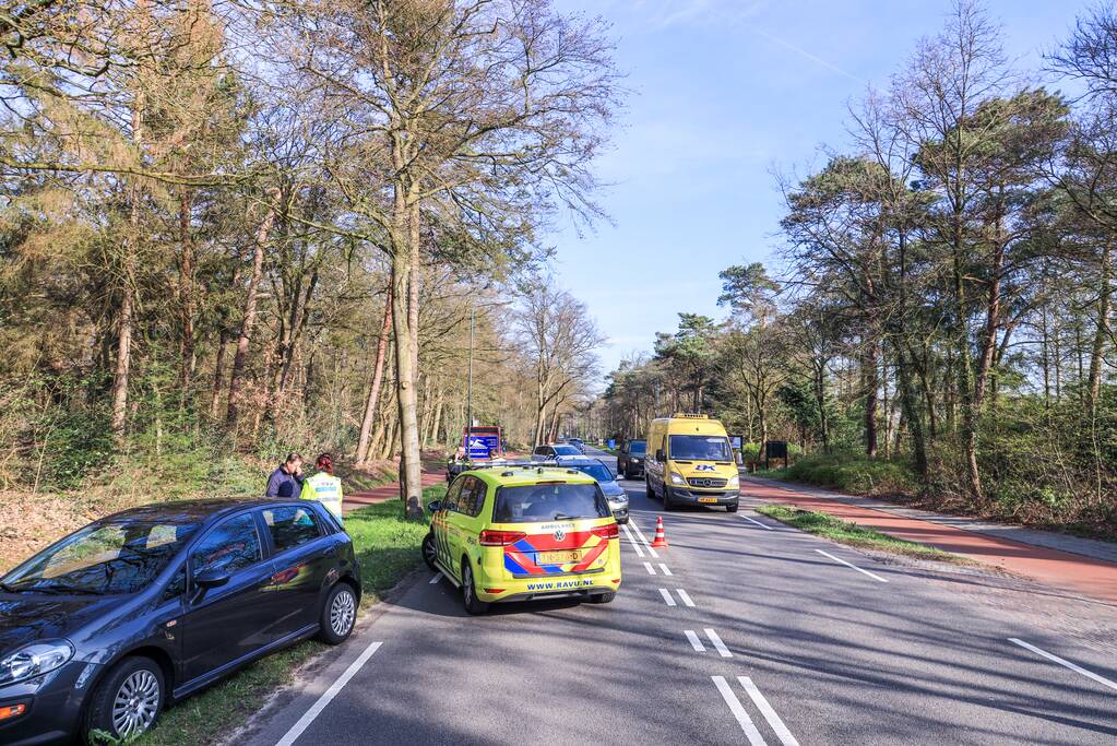 Schade bij kop-staartbotsing met drie auto's