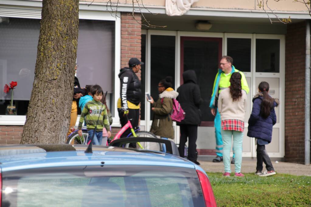 Tien flatwoningen kort ontruimd na brand in keuken