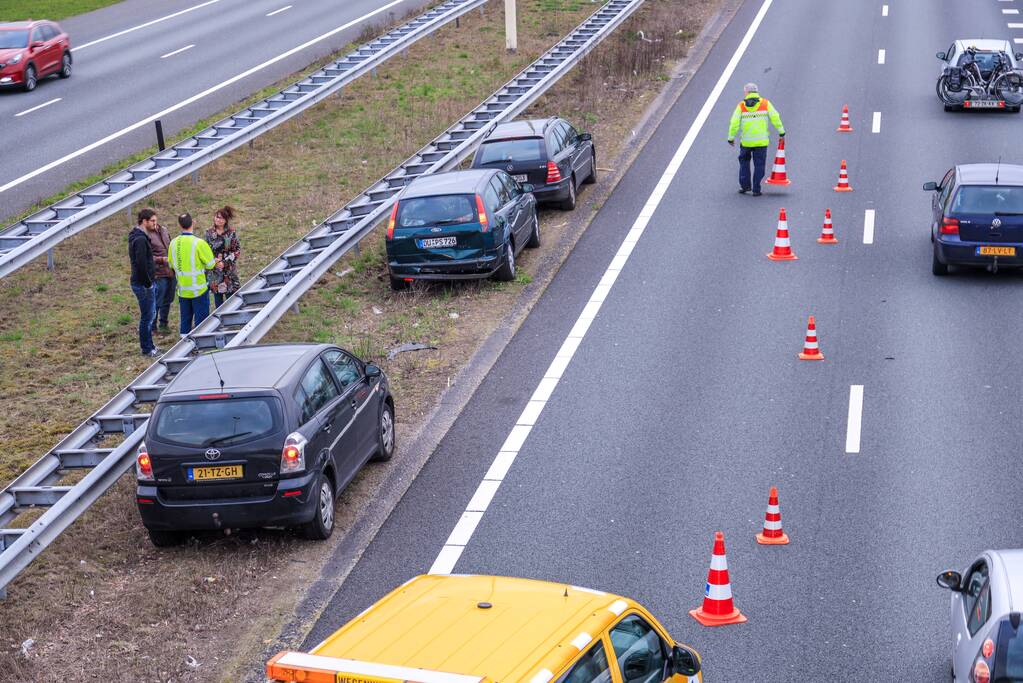 Drukke avondspits door meerdere ongevallen, A1