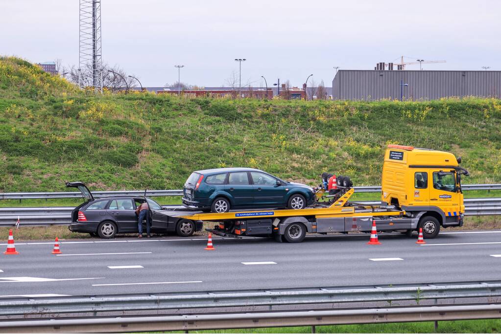 Drukke avondspits door meerdere ongevallen, A1