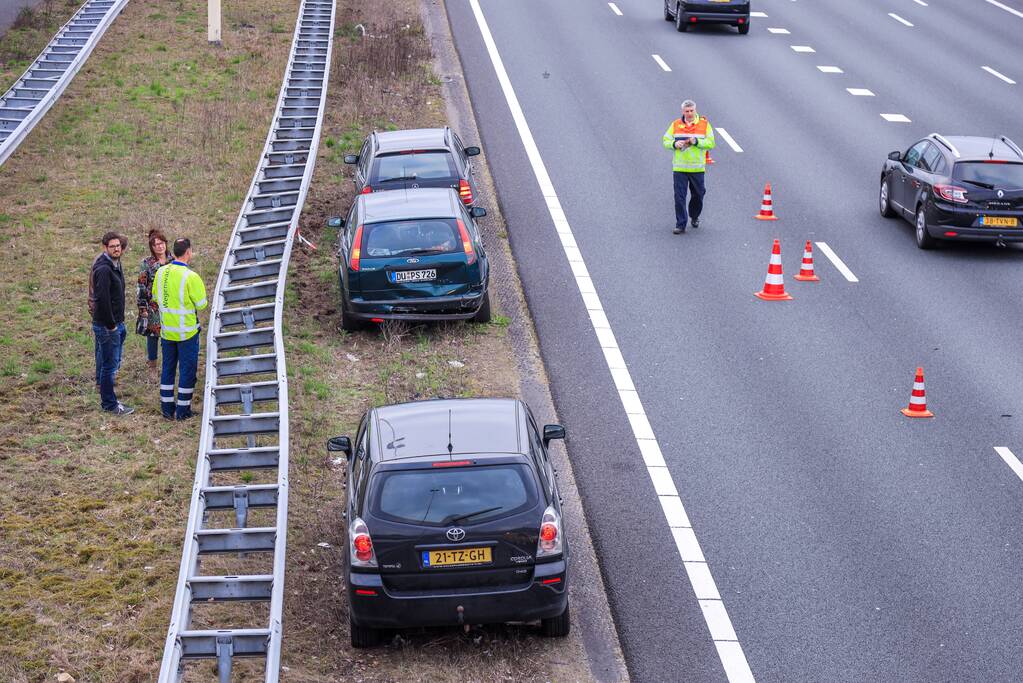 Drukke avondspits door meerdere ongevallen, A1