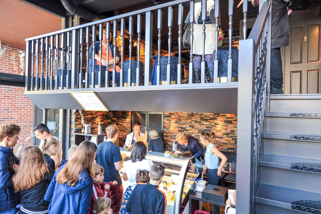 Lange rij voor gratis ijs