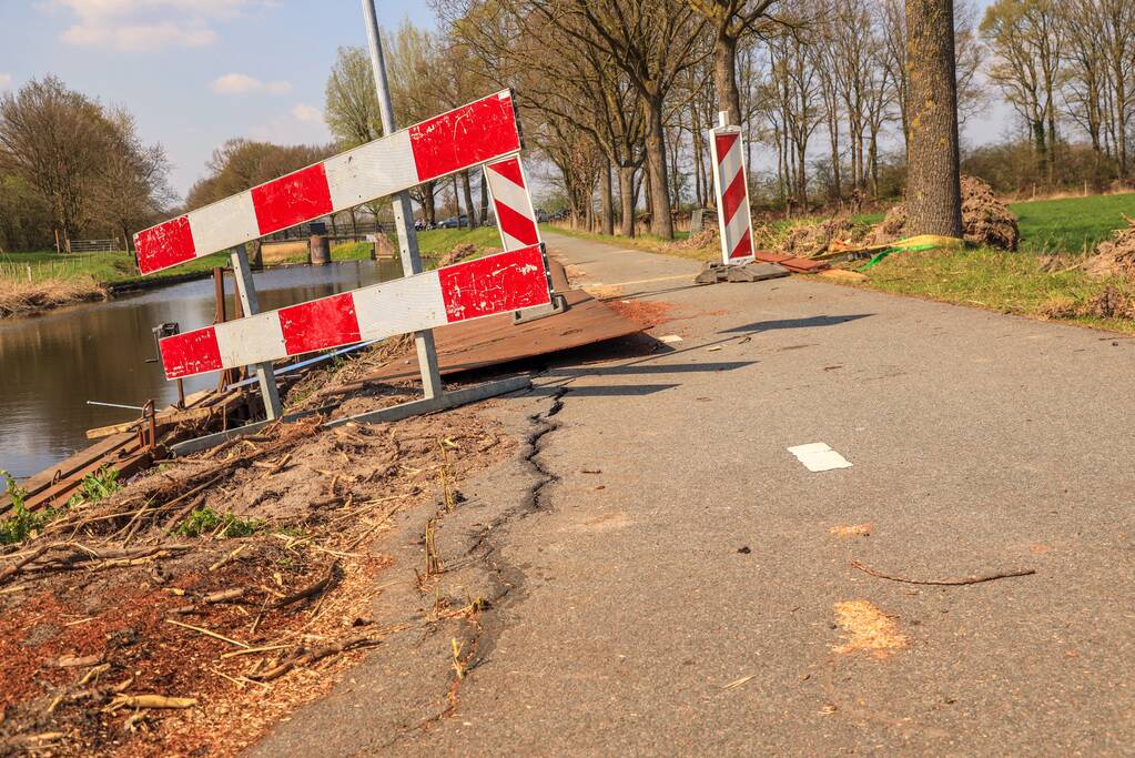 Fietspad afgesloten door instortingsgevaar