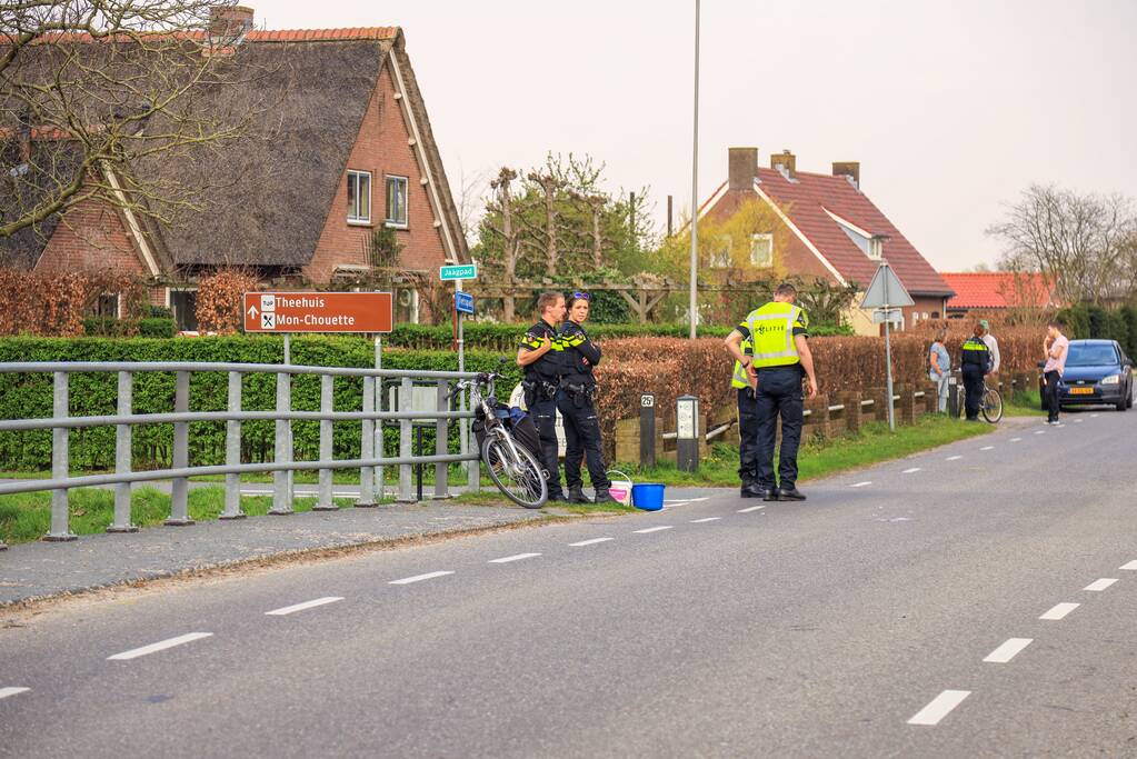 Fietsster zwaargewond bij aanrijding met auto