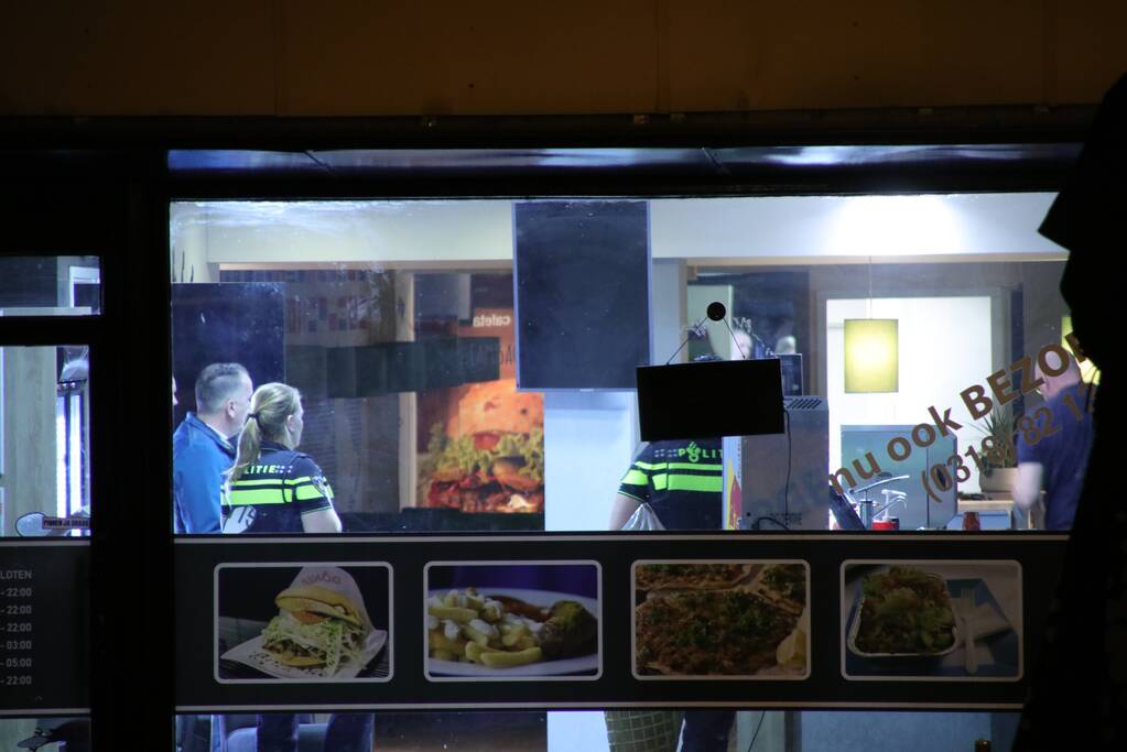 Twee gewonden bij overval cafetaria