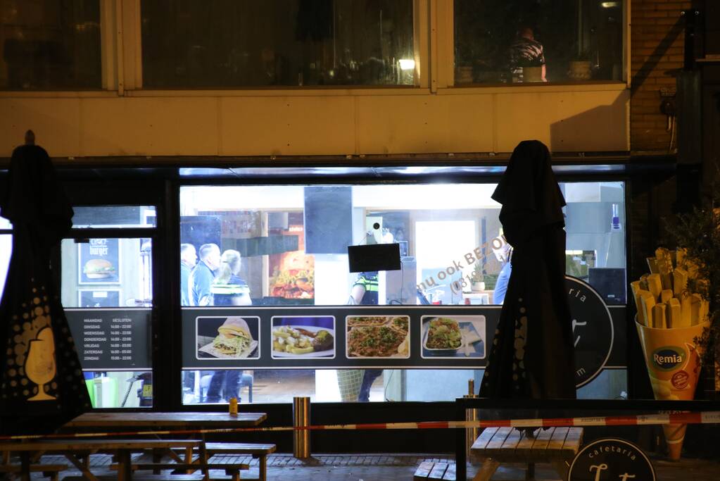 Twee gewonden bij overval cafetaria
