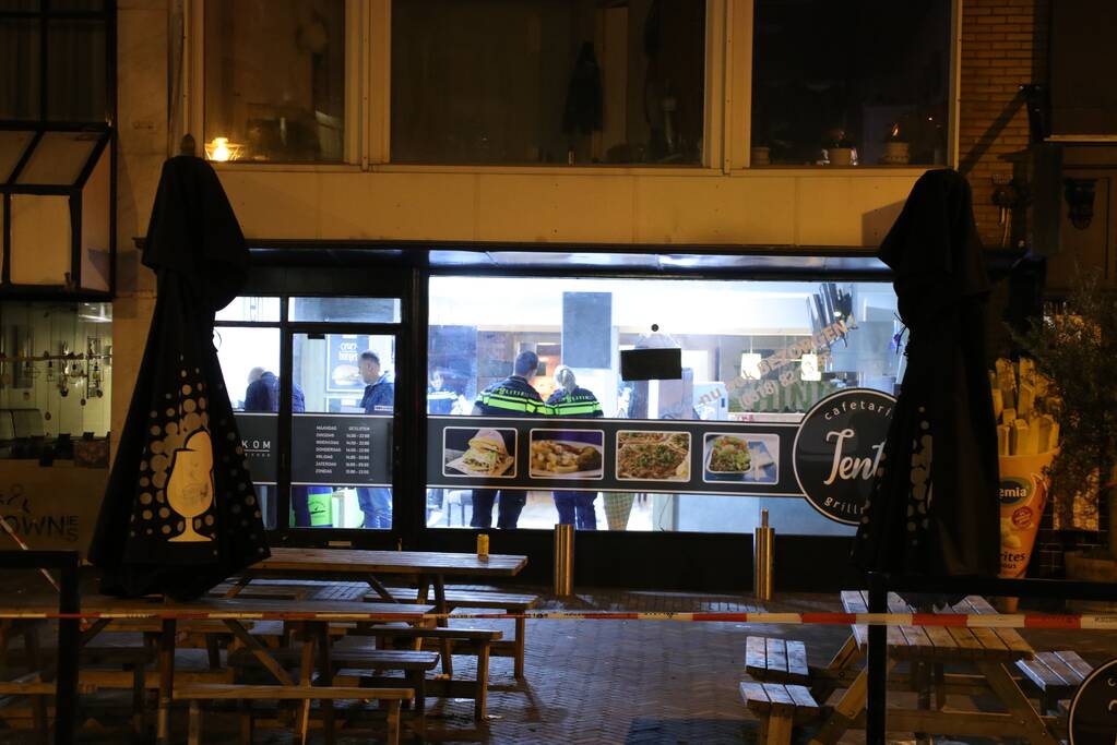 Twee gewonden bij overval cafetaria