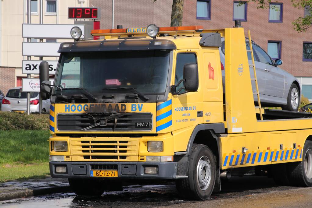 Bergingsvoertuig vat vlam