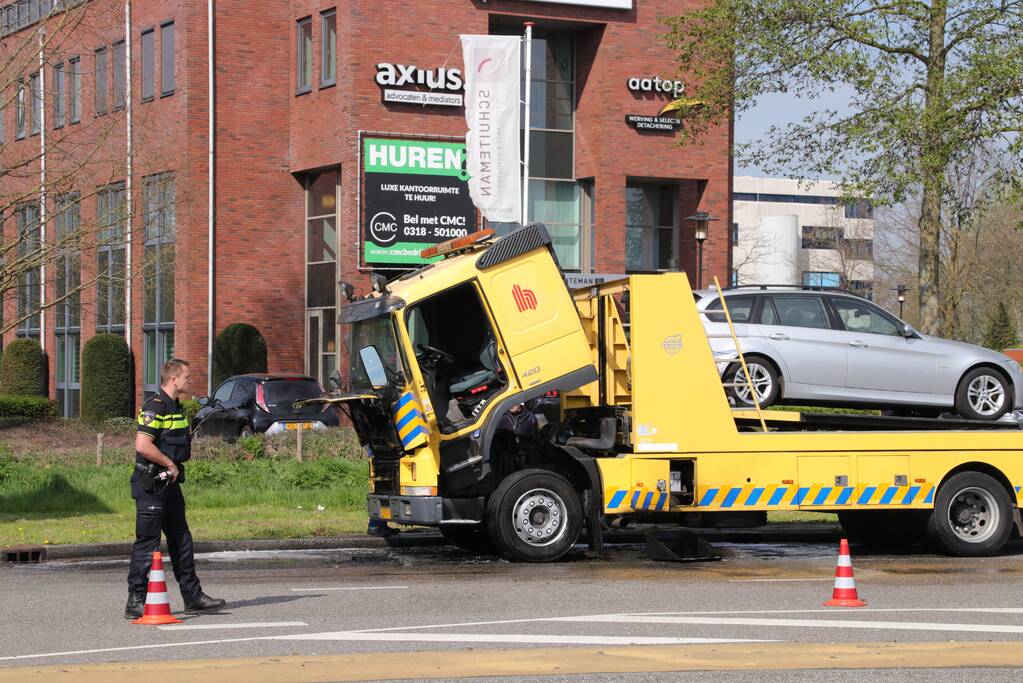 Bergingsvoertuig vat vlam