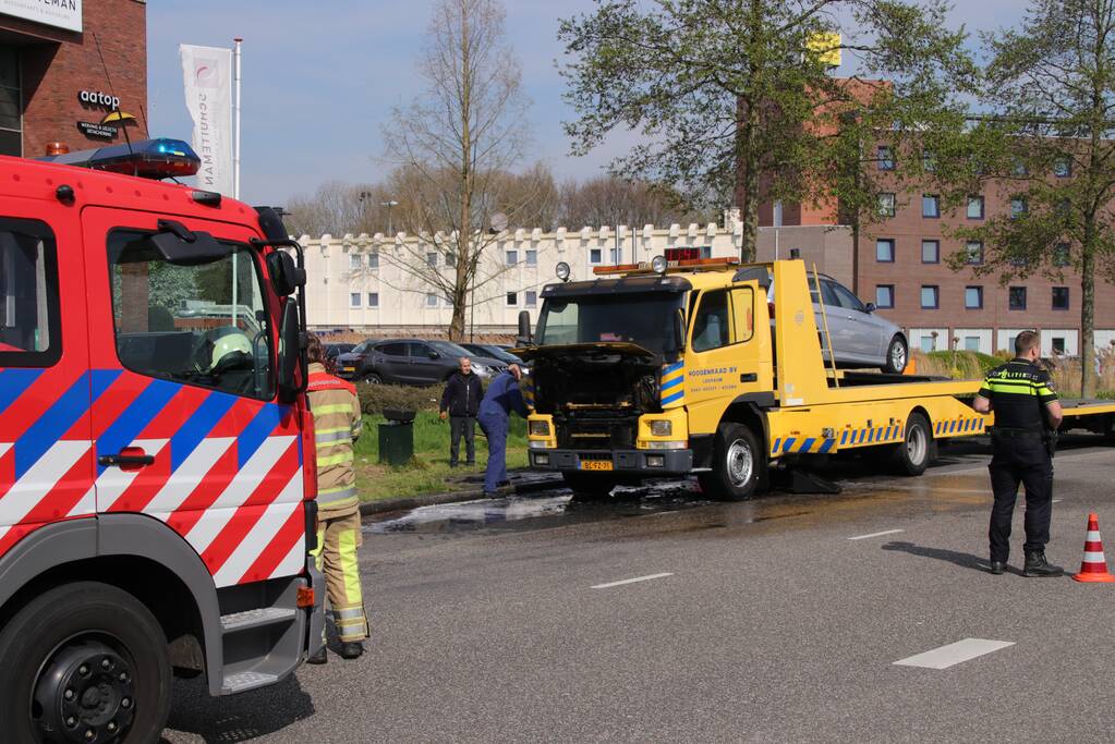 Bergingsvoertuig vat vlam