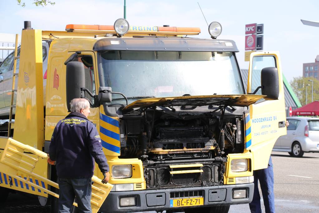 Bergingsvoertuig vat vlam