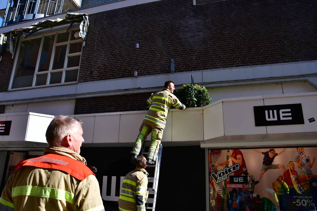 Poes ontkomt aan reddingspoging brandweer