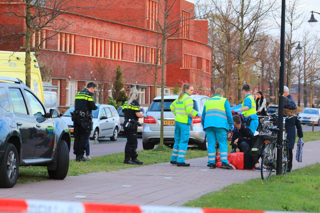 E-bikester gaat hard onderuit en raakt gewond