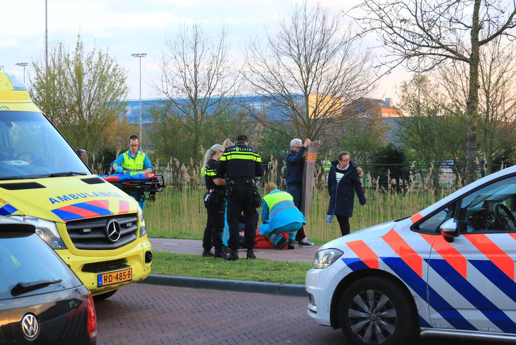 E-bikester gaat hard onderuit en raakt gewond