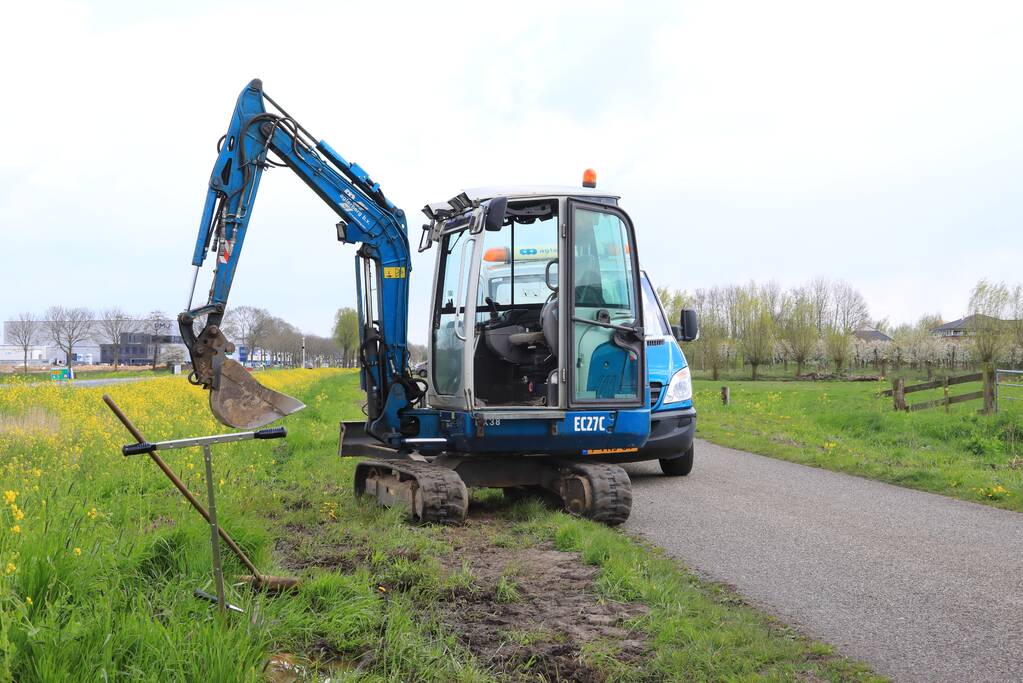 Brandkraan lek langs provinciale weg