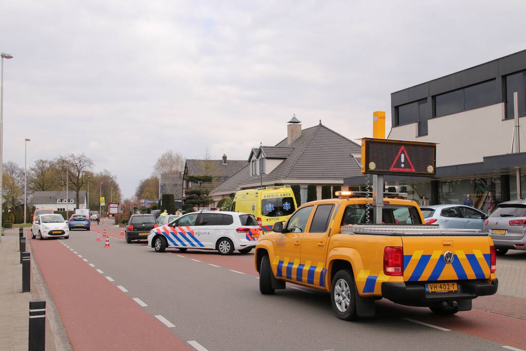 Auto botst op wegrijdende auto van parkeerplaats