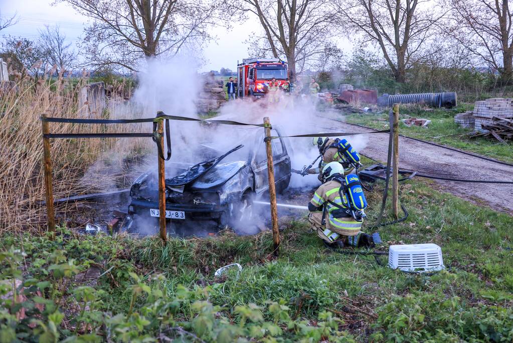 Voertuig verwoest door brand