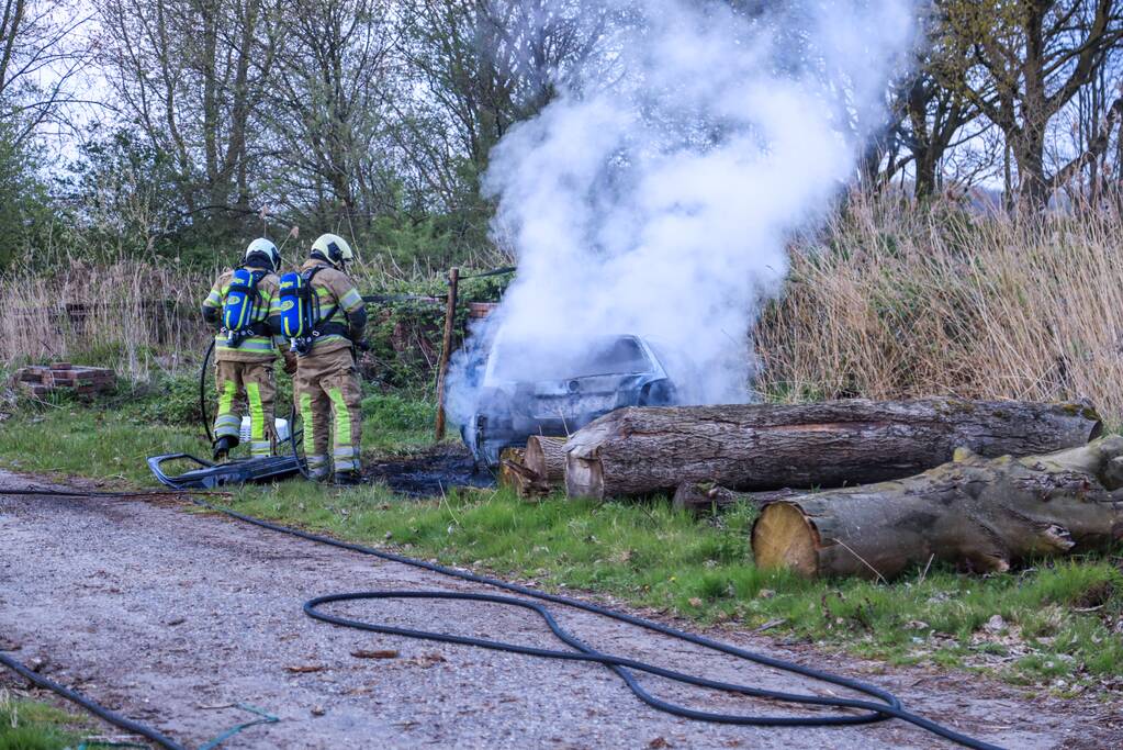 Voertuig verwoest door brand