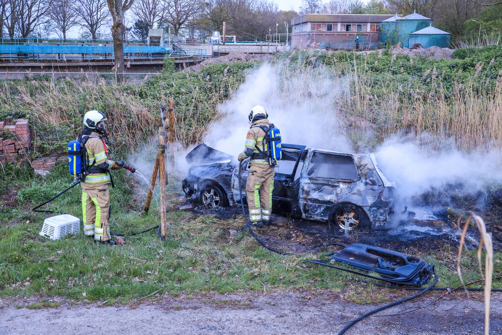 Voertuig verwoest door brand
