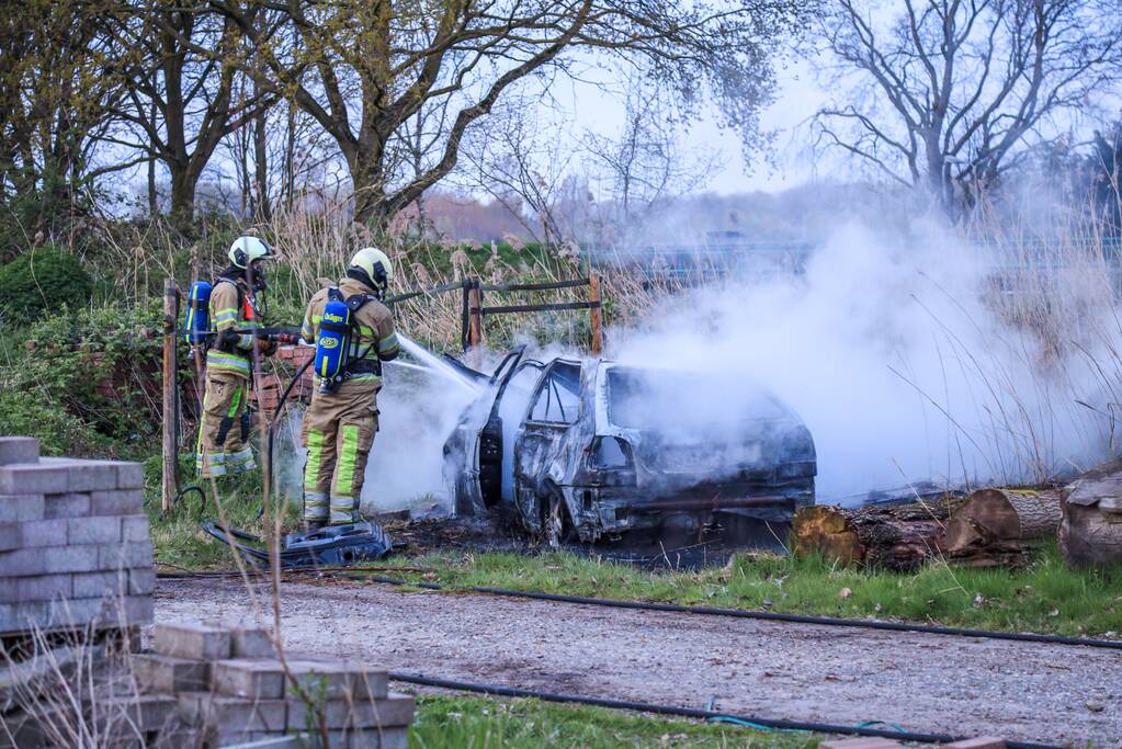 Voertuig verwoest door brand