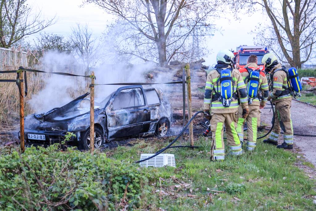 Voertuig verwoest door brand