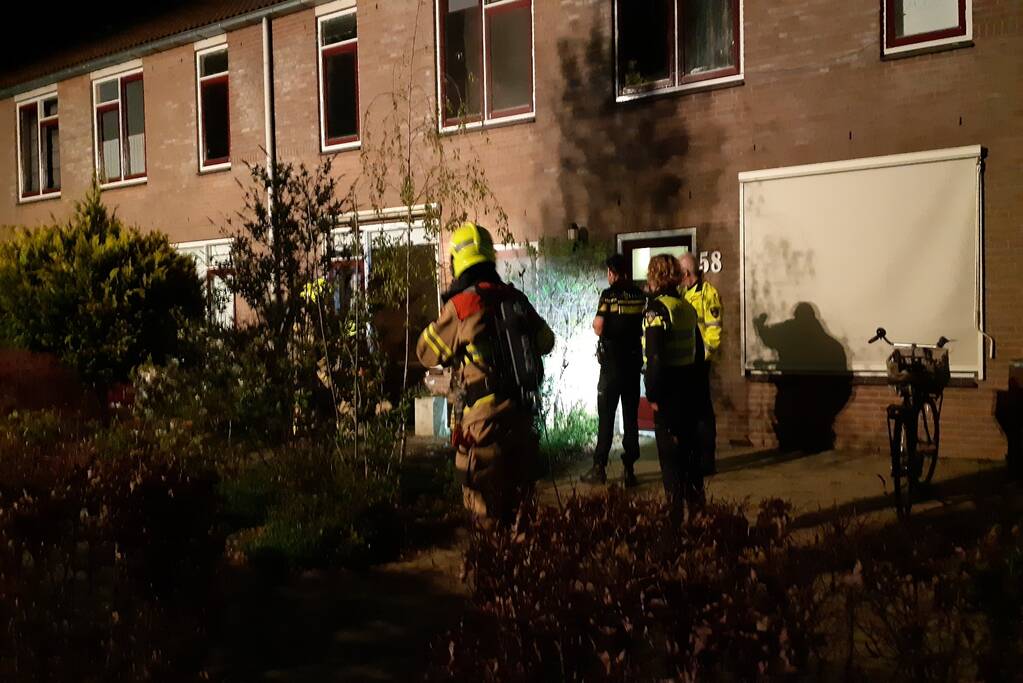 Woning vol rook door smeulende doeken