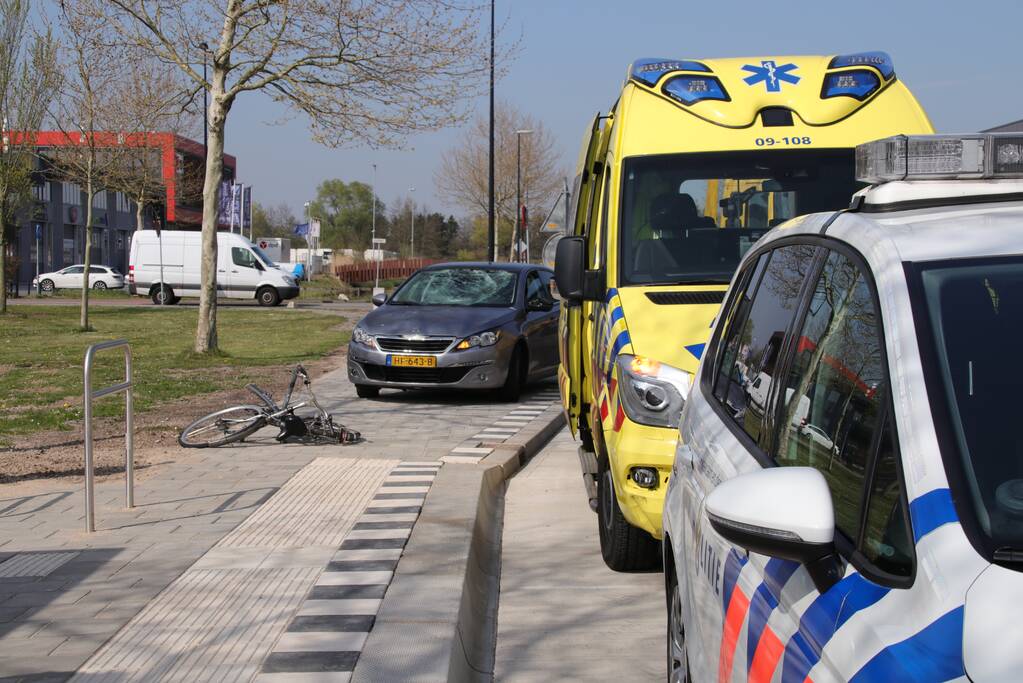 Scholier aangereden en gewond op gevaarlijke kruising