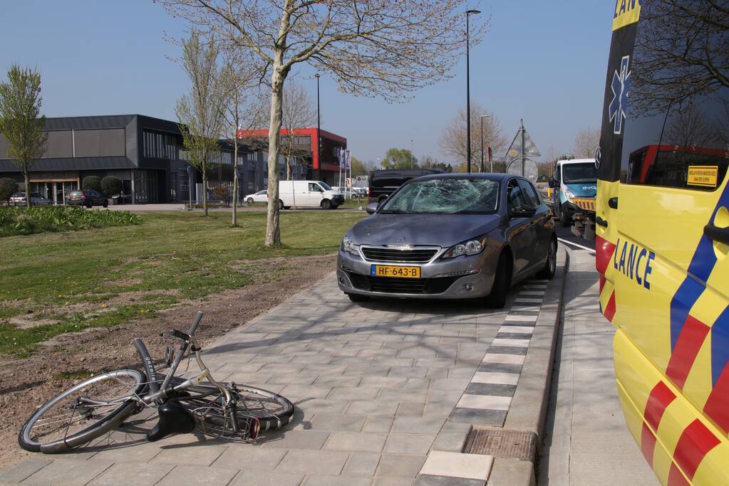 Scholier aangereden en gewond op gevaarlijke kruising