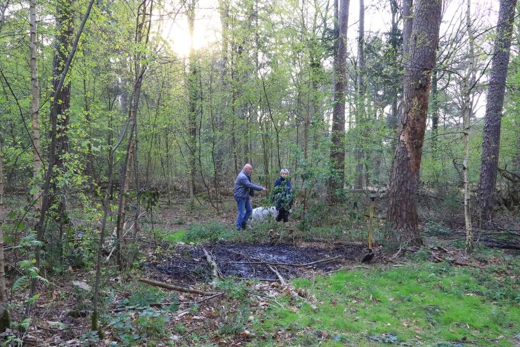 Kleine brand in bos achter Dierentuin