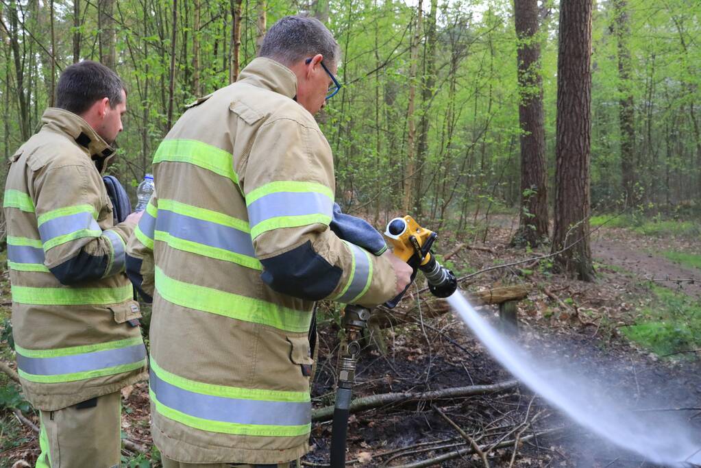 Kleine brand in bos achter Dierentuin