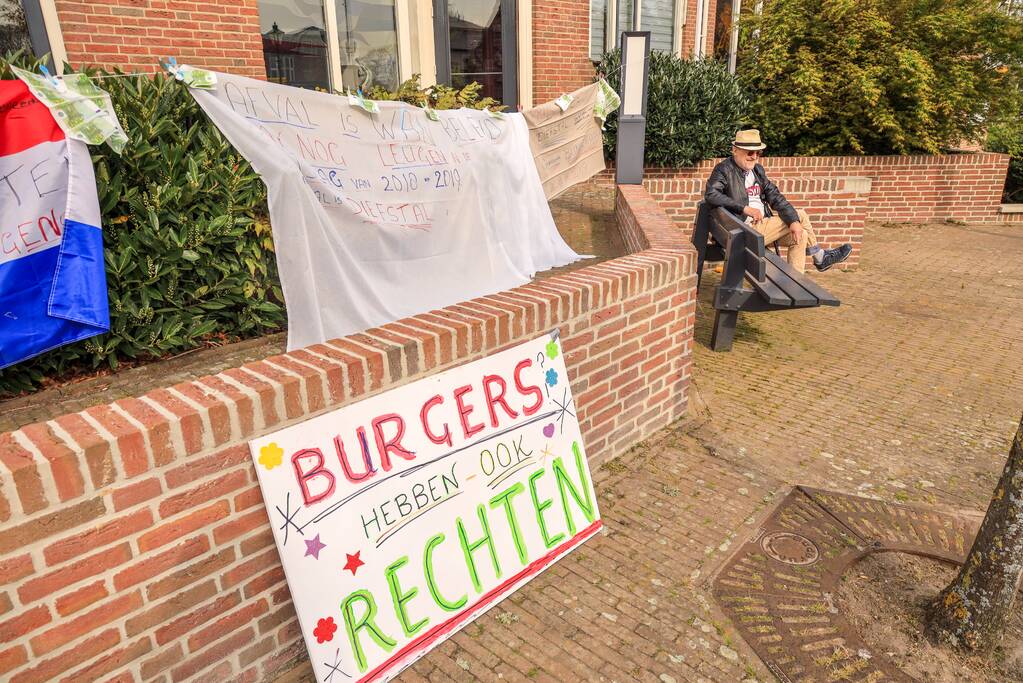 Demonstrant 'Bob' laat zich niet wegsturen