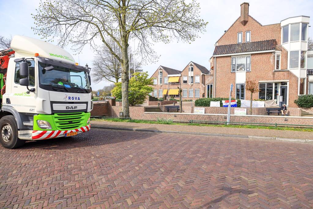 Demonstrant 'Bob' laat zich niet wegsturen