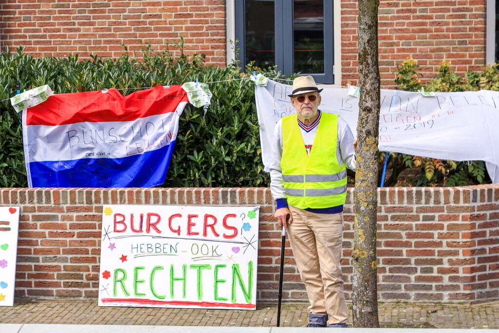 Demonstrant 'Bob' laat zich niet wegsturen