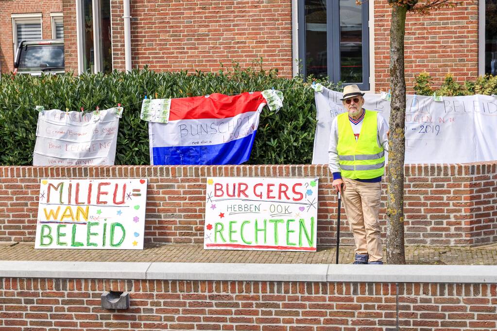 Demonstrant 'Bob' laat zich niet wegsturen