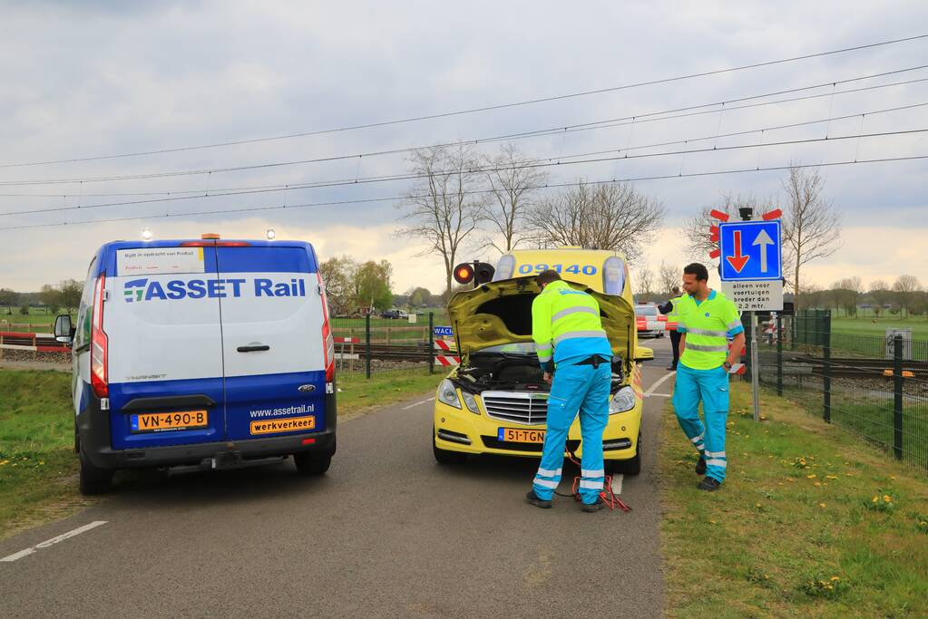 Schennispleger uit stilstaande trein gehaald en gearresteerd