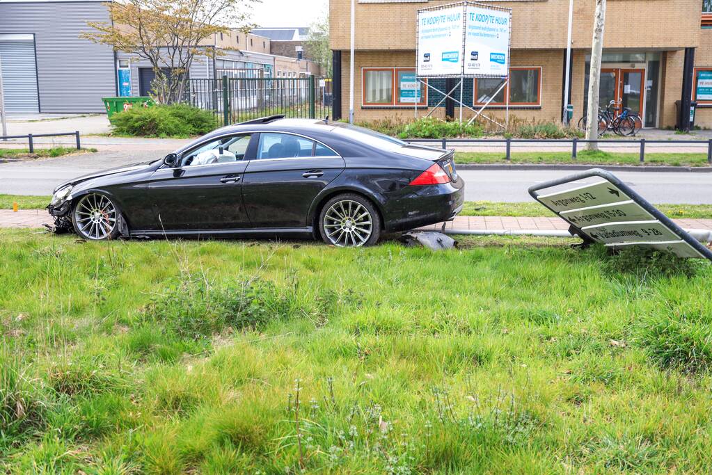 Flinke ravage na aanrijding tussen auto en scooter