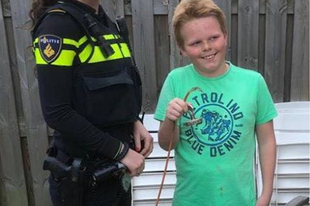 11-jarige Luc vist oude revolver op