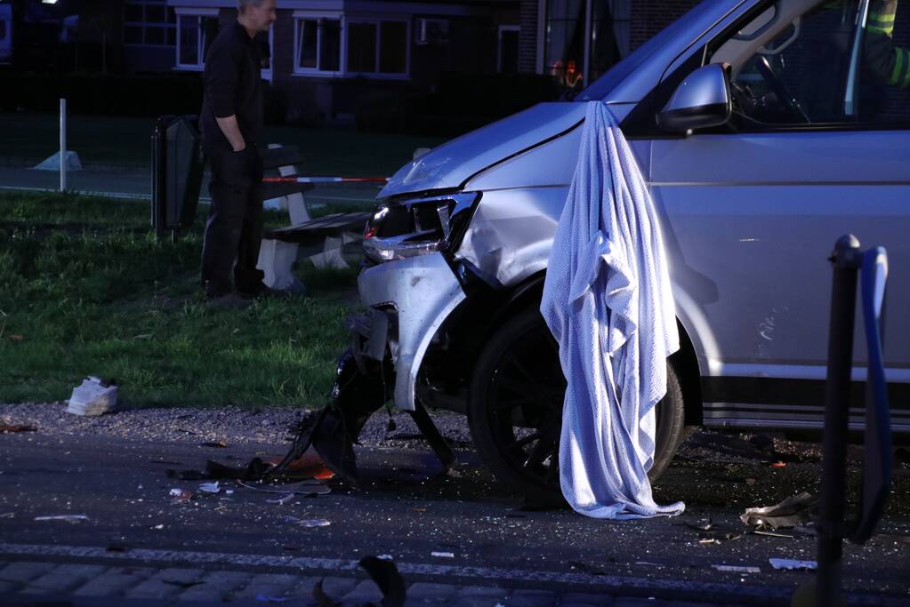 Brommobieler zwaar gewond na botsing