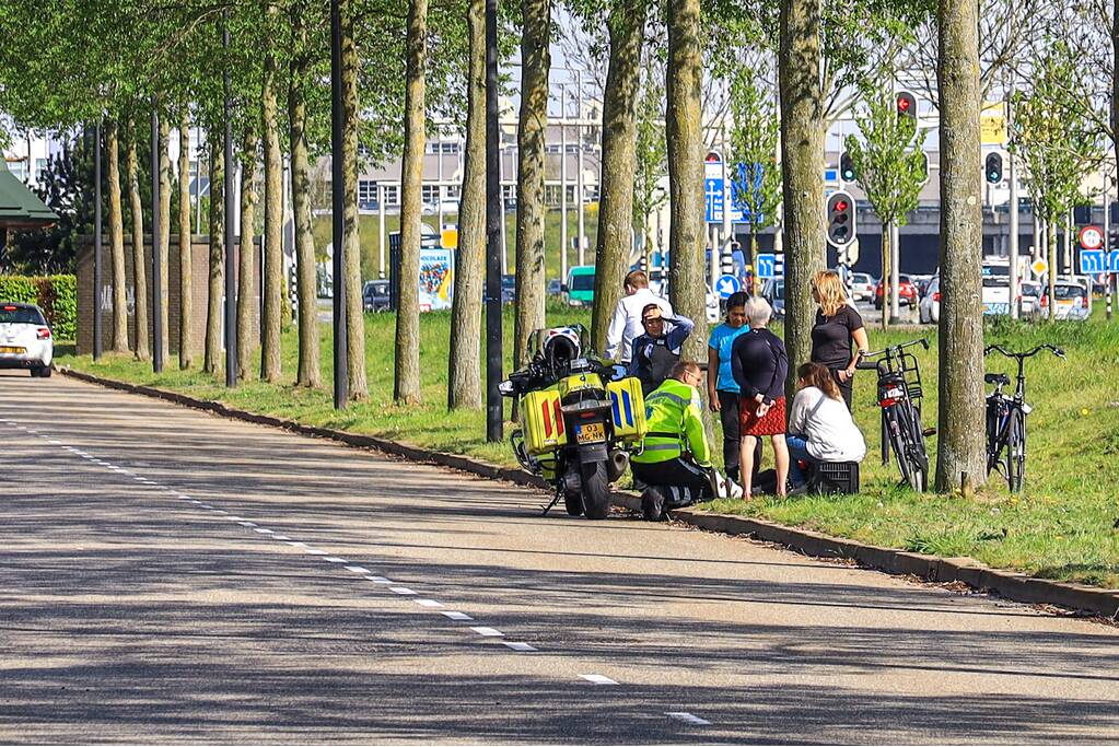 Fietsster gewond na botsing met auto