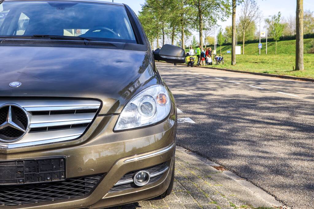 Fietsster gewond na botsing met auto