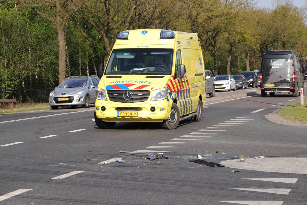 Motorrijder gewond na aanrijding met auto