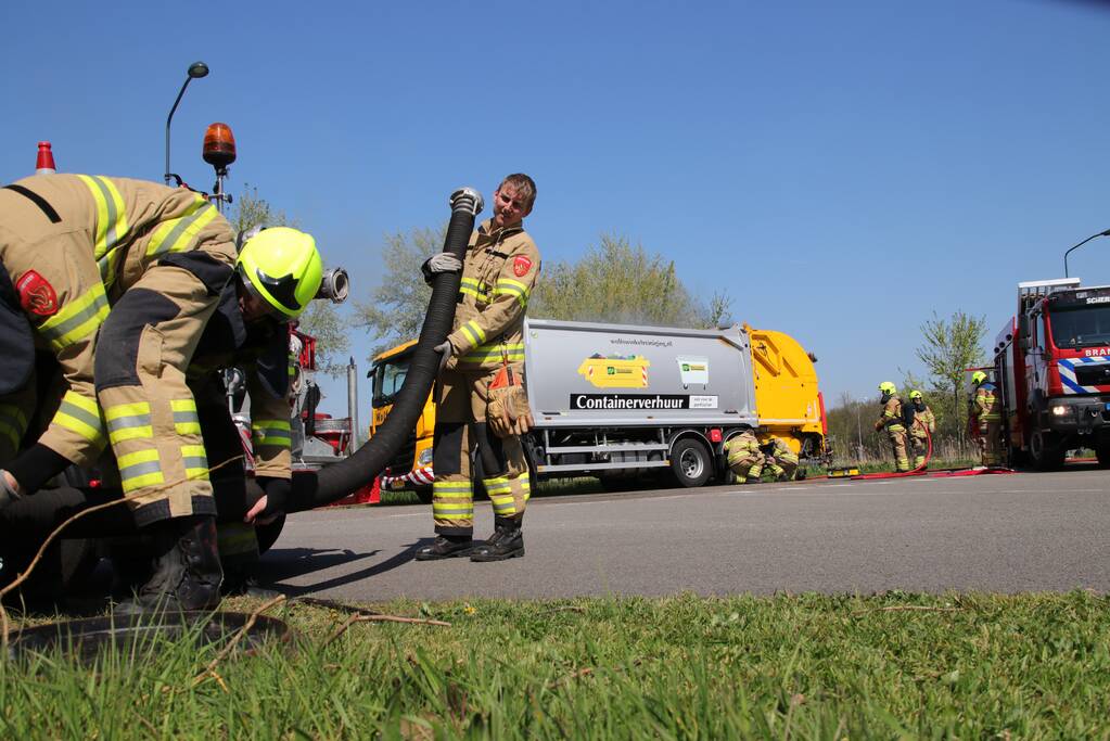 Inhoud vuilniswagen in brand