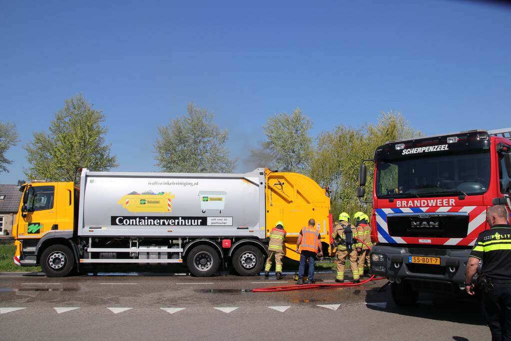 Inhoud vuilniswagen in brand