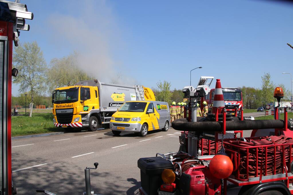 Inhoud vuilniswagen in brand