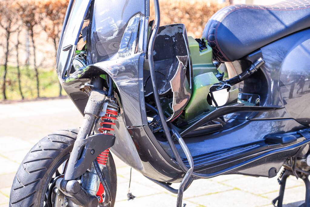 Scooter flink beschadigd bij ongeval