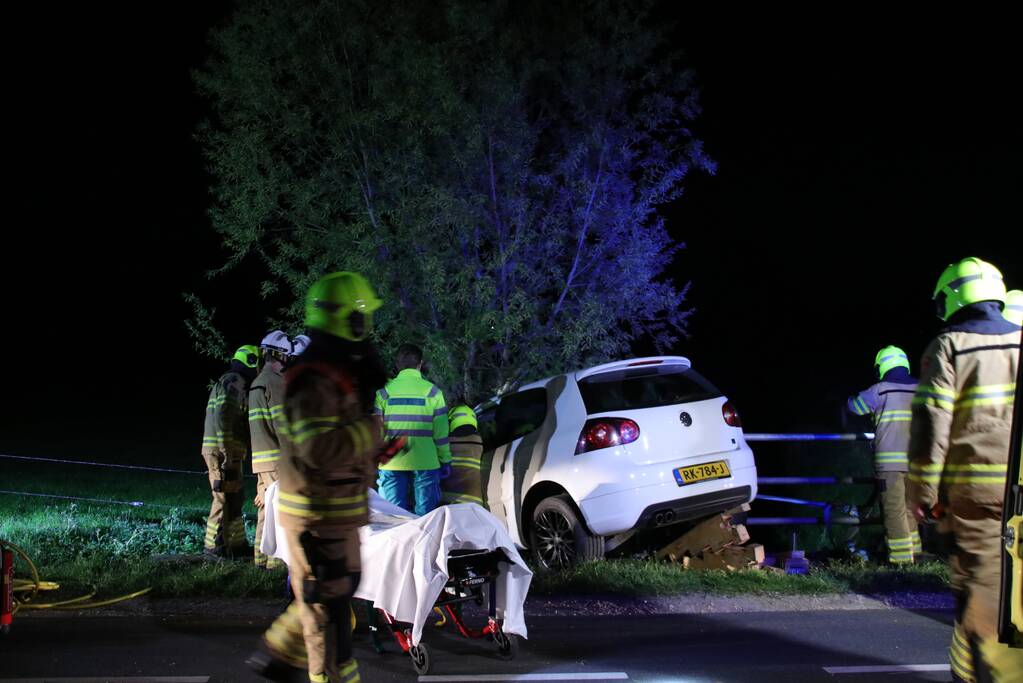 Bestuurder bekneld bij eenzijdig ongeval