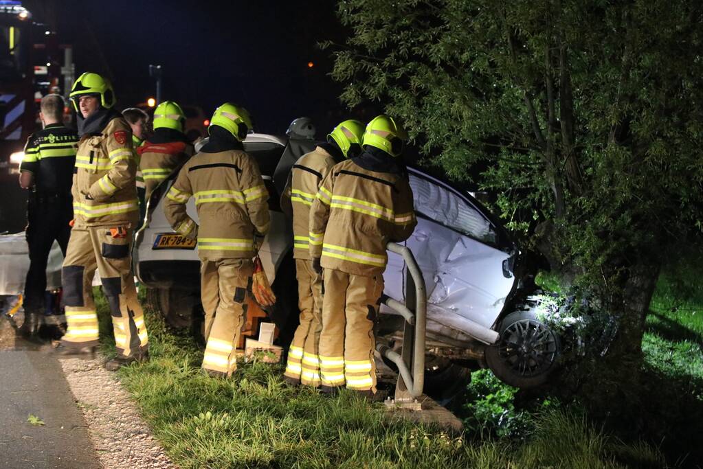 Bestuurder bekneld bij eenzijdig ongeval