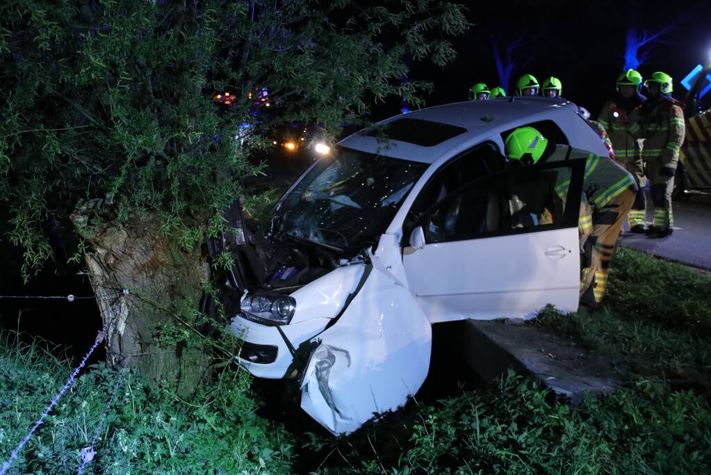 Bestuurder bekneld bij eenzijdig ongeval